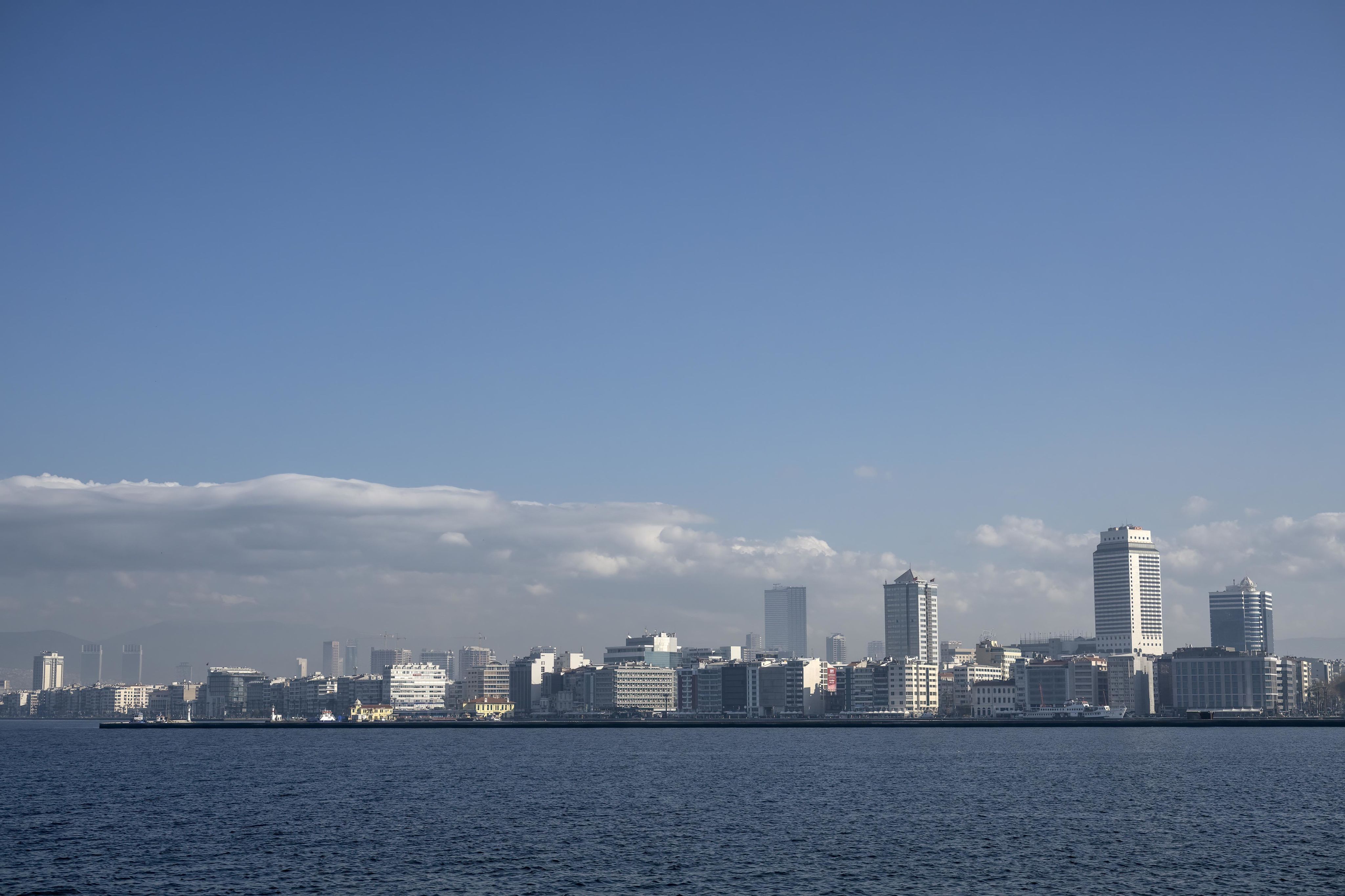 Vue de la ville d'Izmir depuis la baie.